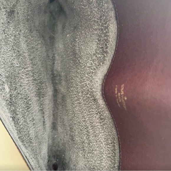 Louis Vuitton taiga document clutch with dustbag- Authentic - Picture 5 of 13